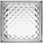 Vidrio block 19x19x8-transparente-lattice-foncer-plomeria garcia-ok | Plomería García Close-up of a square glass tile with a repeating diamond facet pattern and beveled edges; small logo in the lower-left corner.